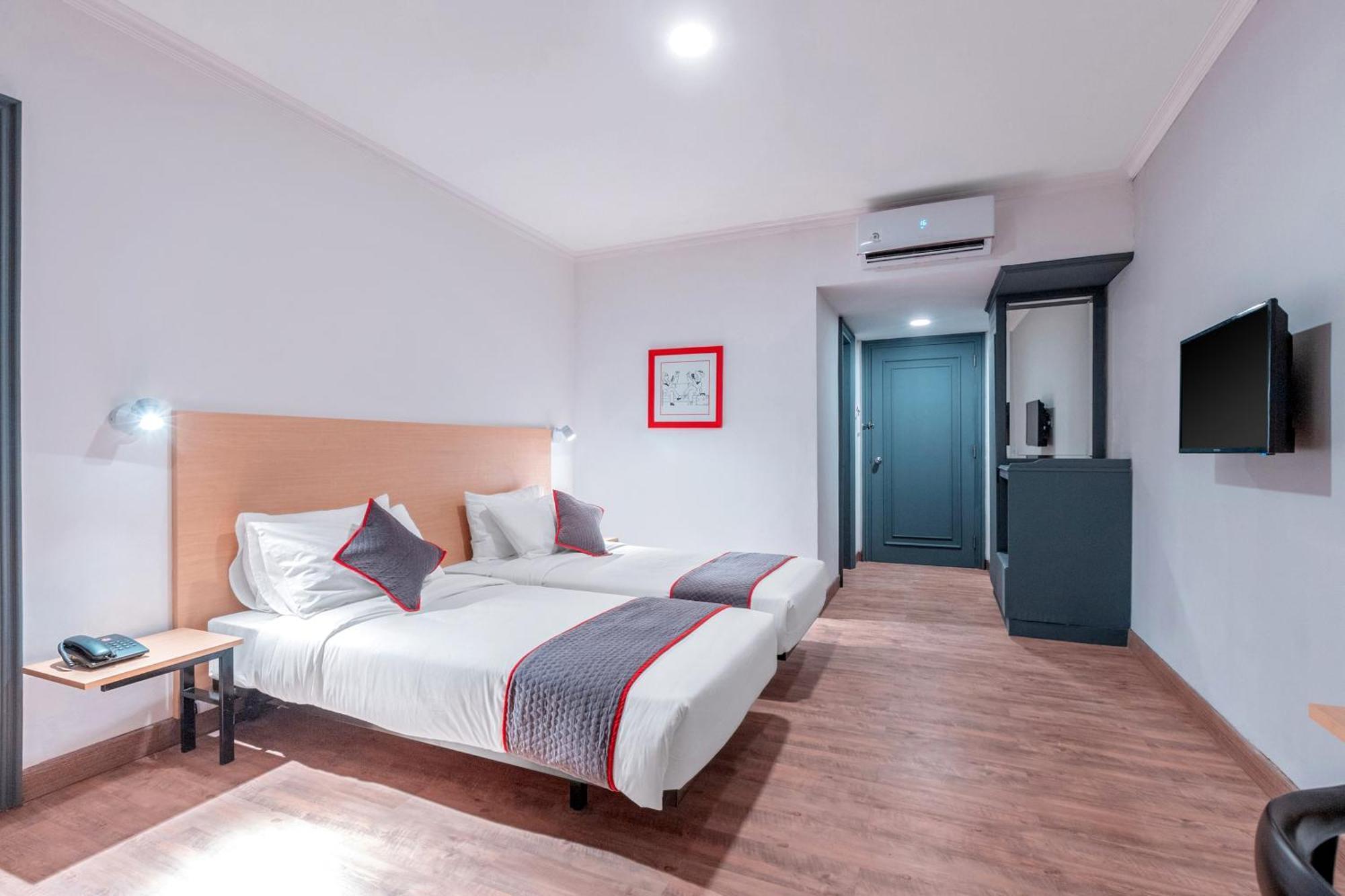 Super Oyo Townhouse 2 Hotel Gunung Sahari Jakarta Exterior photo