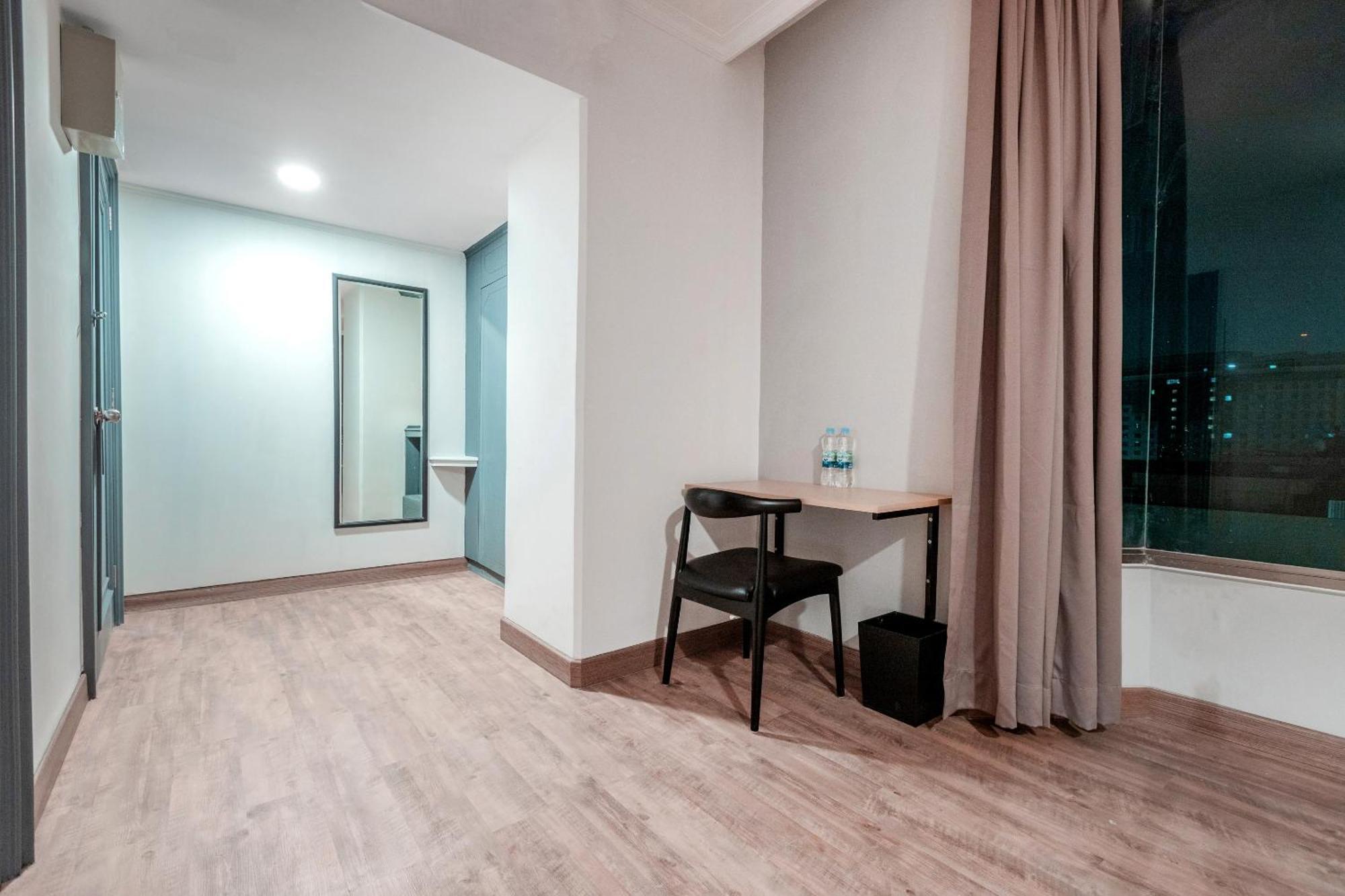 Super Oyo Townhouse 2 Hotel Gunung Sahari Jakarta Exterior photo